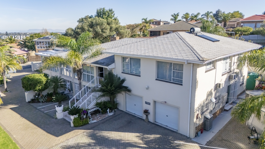 8 Bedroom Property for Sale in Brackenfell South Western Cape